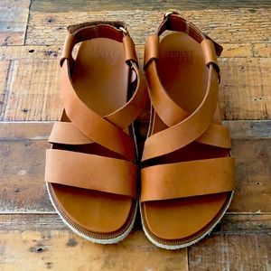 Sorel Roaming Criss Cross Sandals Camel Size 6